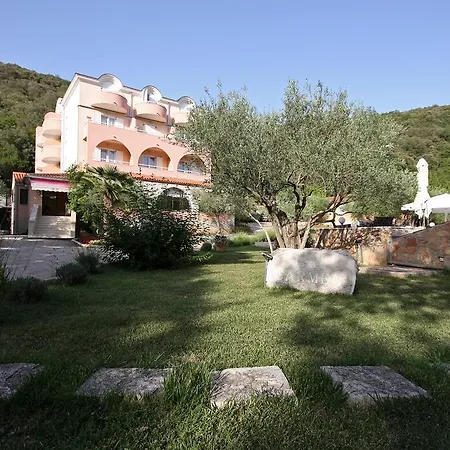Carmen Hotel 3*
