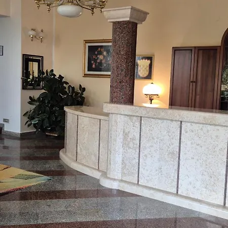 Hotel Carmen 3*