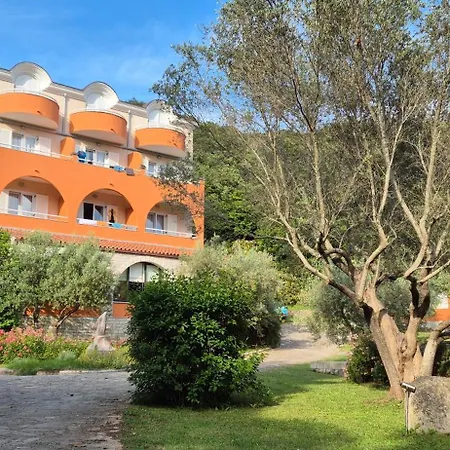 Carmen Hotel 3*