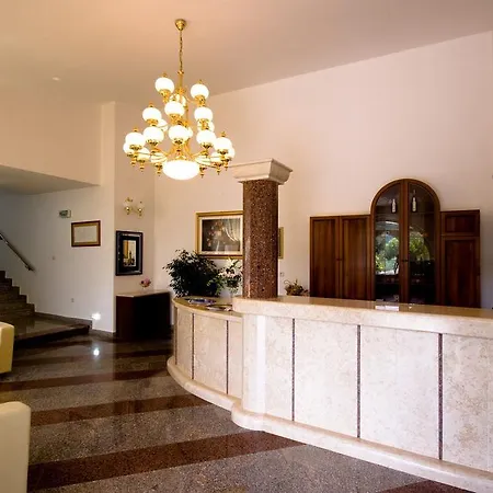 Carmen Hotel 3*